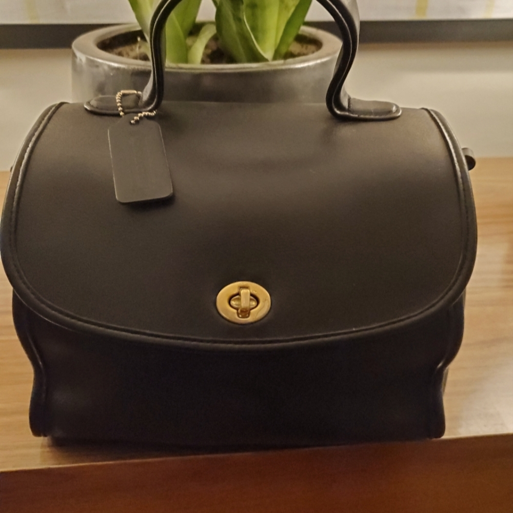 Vintage Leather Coach Black Manor bag 9977